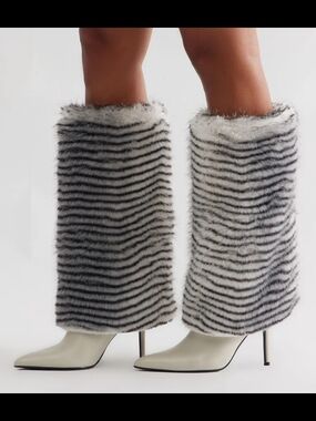 NWT Fashion Nova Faux Fur Zebra Stripe Boots Sz 7- White/Gray/black